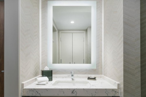 King Room Near Park Lake ORL 5 Luxury Bookings