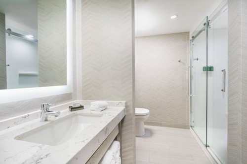 King Room Near Park Lake ORL 4 Luxury Bookings