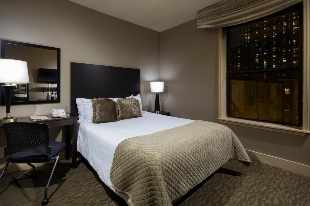 Standard Queen Room Near Huas Accupuncture CHI Luxury Bookings