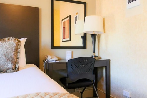 Standard Queen Room Near Huas Accupuncture CHI 2 Luxury Bookings