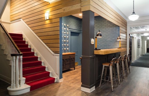 Standard Queen Room Near Huas Accupuncture CHI 12 Luxury Bookings