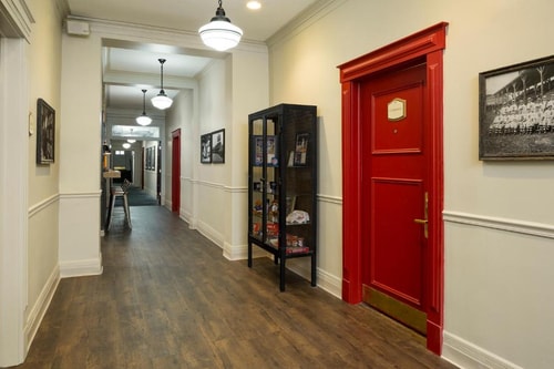 Standard Queen Room Near Huas Accupuncture CHI 13 Luxury Bookings