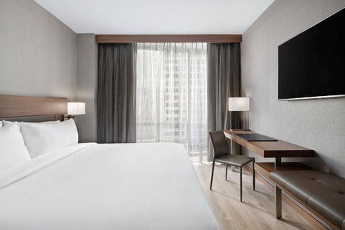 King Guest Room Near Watermark NYC Luxury Bookings