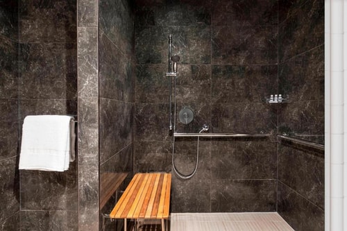 King Guest Room Near Watermark NYC 1 Luxury Bookings