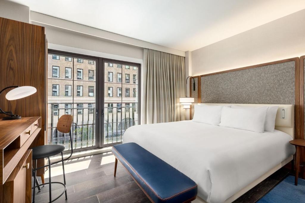 Classic King Room Near Oscar Wilde NYC Luxury Bookings