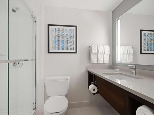 King Room Near Roast A Rama CHI 4 Luxury Bookings