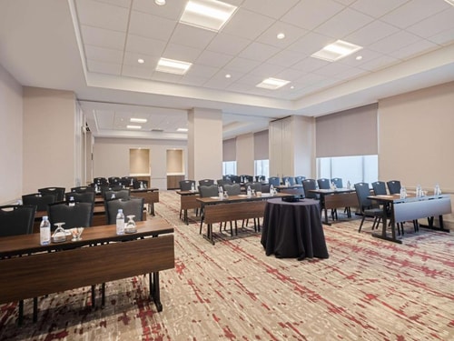 King Room Near Roast A Rama CHI 9 Luxury Bookings