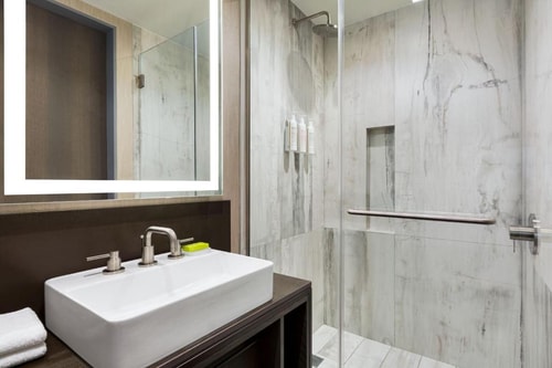 Classic King Room Near Oscar Wilde NYC 2 Luxury Bookings