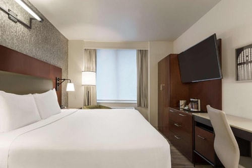 King Room Near Toro Loco NYC Luxury Bookings