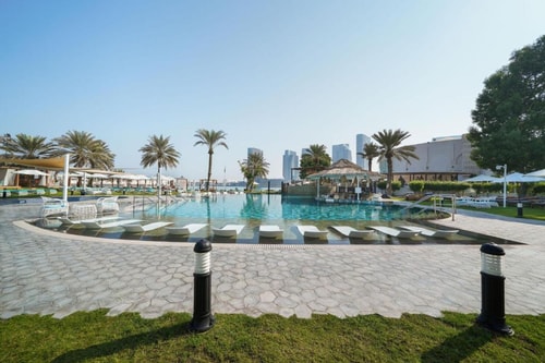 Deluxe Room Sea View Near Post Office Park AUH 4 Luxury Bookings