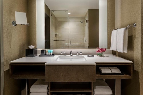 King Room Near To Levis Clothing Store WDC 1 Luxury Bookings
