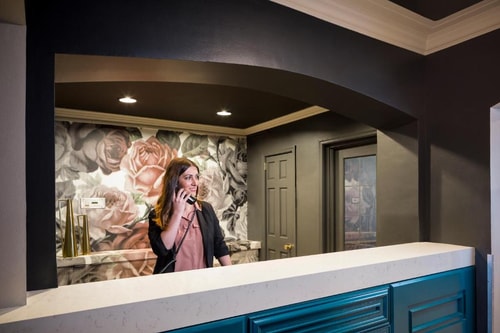 Queen Room Near  Pedestrian Coffee CHI 11 Luxury Bookings