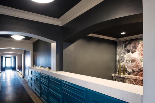 Queen Room Near  Pedestrian Coffee CHI 13 Luxury Bookings