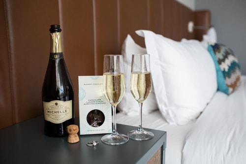 Standard Room Near Hummingbird Bar and Kitchen WDC 4 Luxury Bookings