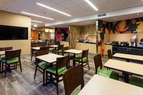 King Room Near Ema Restaurant CHI 11 Luxury Bookings