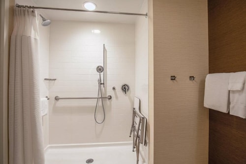 King Room Near Ema Restaurant CHI 6 Luxury Bookings