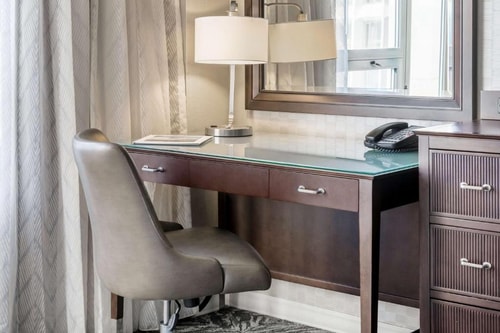 King Room Near Livingwell Health Club Ada WDC 2 Luxury Bookings