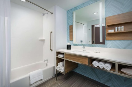 King Room Near Kit Land Nelson Park ORL 4 Luxury Bookings