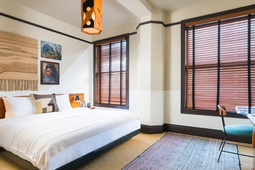 premiumKing Near Commercial Exchange Building LA Luxury Bookings