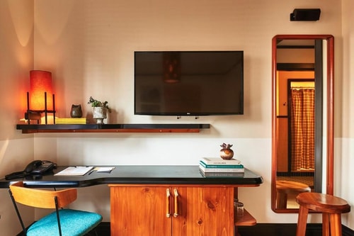 premiumKing Near Commercial Exchange Building LA 3 Luxury Bookings