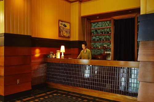 premiumKing Near Commercial Exchange Building LA 5 Luxury Bookings