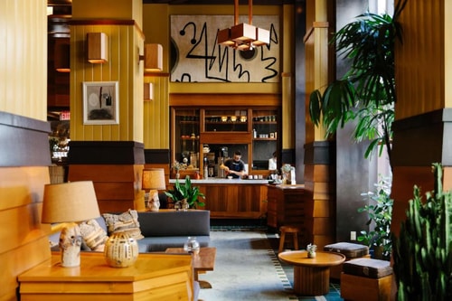 premiumKing Near Commercial Exchange Building LA 8 Luxury Bookings