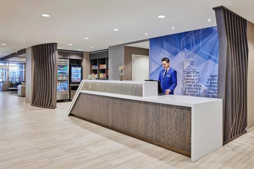 King Suite Near Ivy Garden Learing Center CHI 12 Luxury Bookings