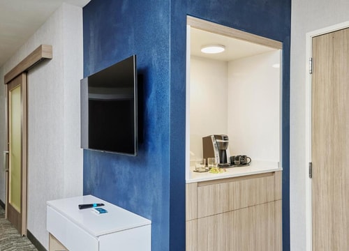 King Suite Near Ivy Garden Learing Center CHI 4 Luxury Bookings