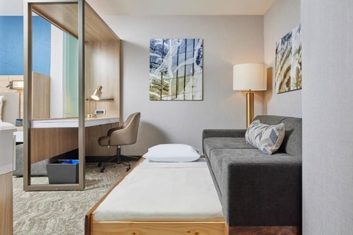 King Suite Near Ivy Garden Learing Center CHI 3 Luxury Bookings