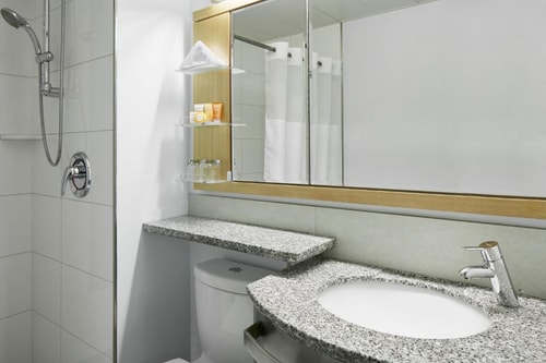 Standard Queen Room Near Dunkin NYC 2 Luxury Bookings