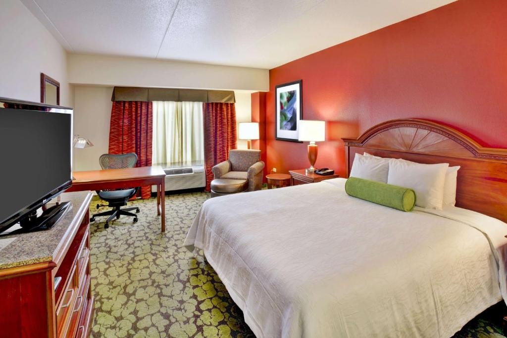 King Room Near Lawler Michael Park CHI Luxury Bookings