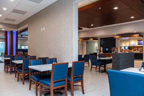 Queen Room Near Ruby Lake Tennis Court ORL 10 Luxury Bookings