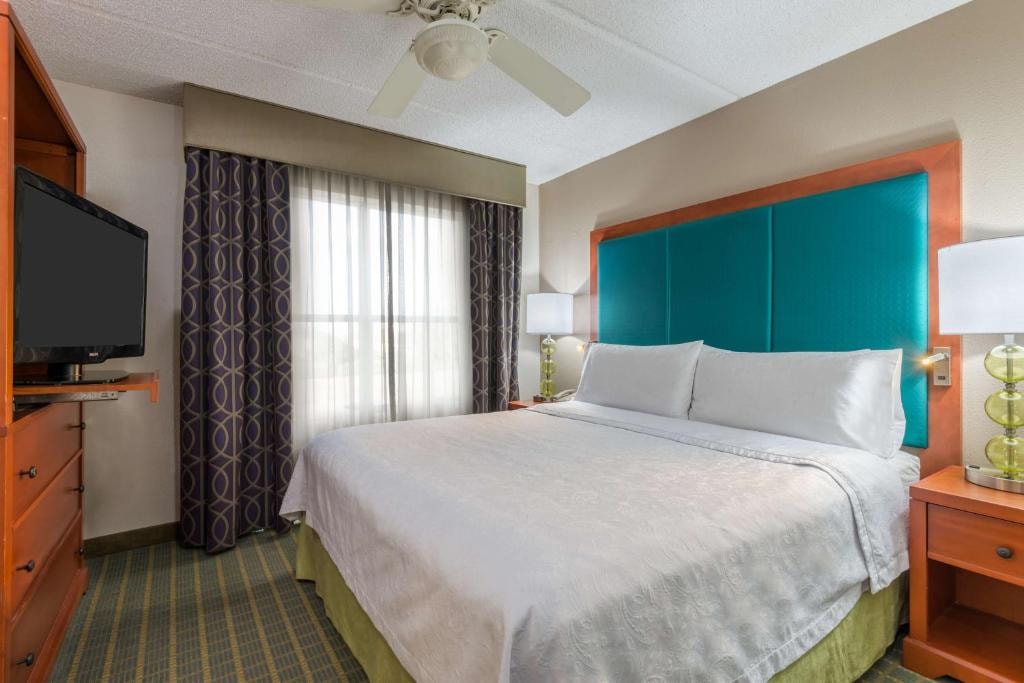 One Bedroom King Suite Near TJ Maxx ORL Luxury Bookings