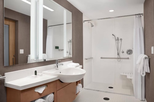 King Suite Near Ruby Lake Tennis Court ORL 3 Luxury Bookings