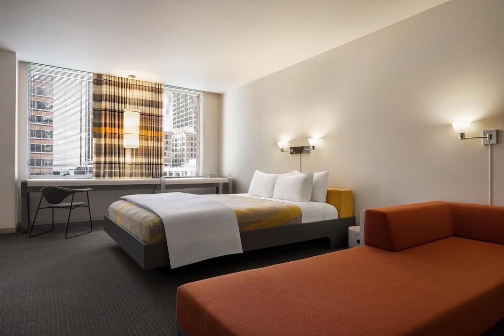 Delphi Suite Near The California Club LA Luxury Bookings