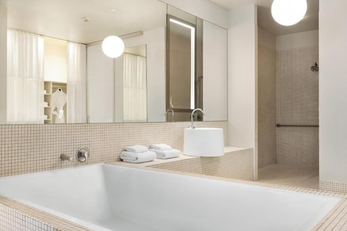 Delphi Suite Near The California Club LA 2 Luxury Bookings