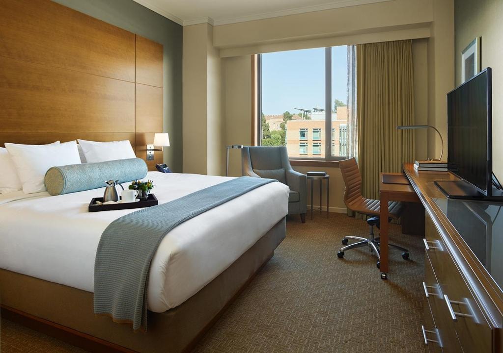 Standard King Near Wasserman Football Center LA Luxury Bookings