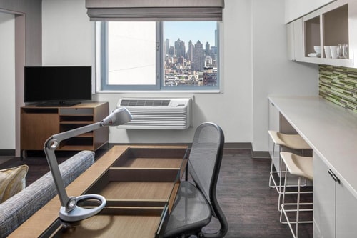 Guest Room Near Frames Bowling Lounge NYC 11 Luxury Bookings