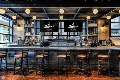 King Room Near National Teachers Academy CHI 7 Luxury Bookings