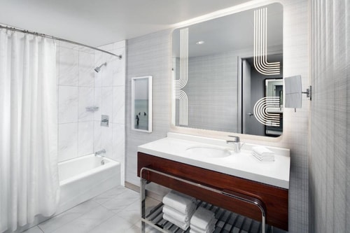 Guest room Near 7th Street Metro Center LA 1 Luxury Bookings