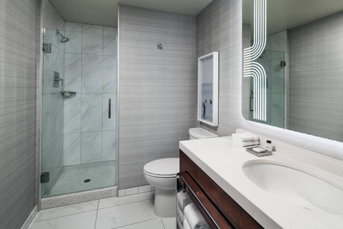 Guest room Near 7th Street Metro Center LA 2 Luxury Bookings