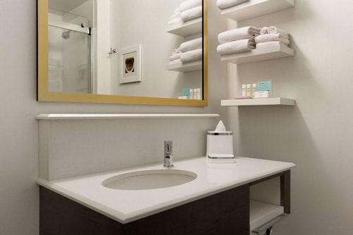 King Room Near River Esplanade Park CHI 2 Luxury Bookings