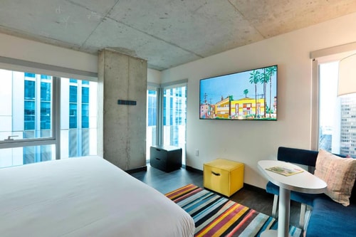 King Room Near CASA  School of the Arts CHI 1 Luxury Bookings