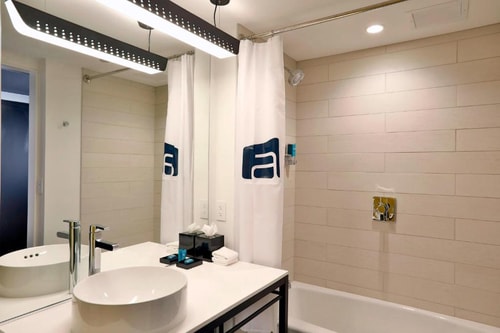 King Room Near CASA  School of the Arts CHI 4 Luxury Bookings