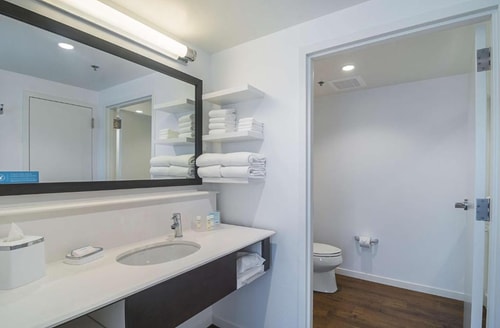 Executive King Room NearTobey Prinz Beach Park CHI 5 Luxury Bookings