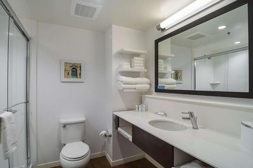 Executive King Room NearTobey Prinz Beach Park CHI 4 Luxury Bookings