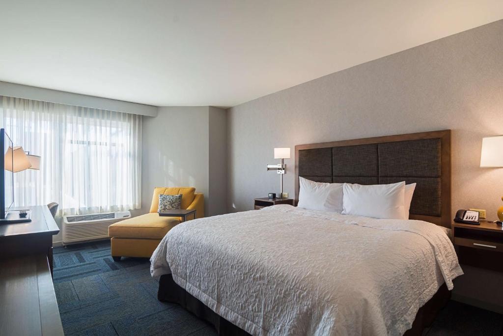 Executive King Room NearTobey Prinz Beach Park CHI Luxury Bookings