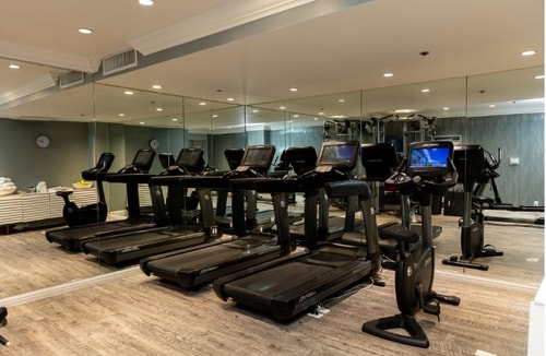 Deluxe King Room Near John Reed Fitness LA 14 Luxury Bookings