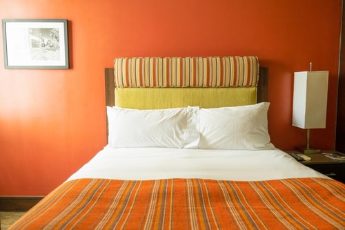 Queen Room Near Reeves Park LA 1 Luxury Bookings