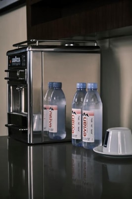 Queen Room Near Reeves Park LA 4 Luxury Bookings